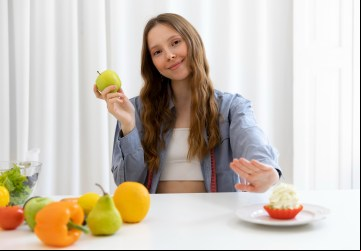 Consumir alimentos ricos em antioxidantes é uma maneira eficaz de neutralizar os radicais livres, protegendo o organismo contra os danos causados por essas moléculas nocivas / GB Imagem