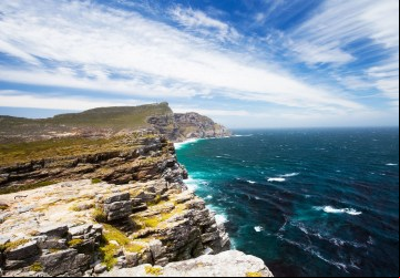 Visite a Reserva Natural do Cabo da Boa Esperança. É costume ir margeando o Oceano Índico, ando por vilas de pescadores e praias onde pinguins decidiram se instalar / GB Imagem