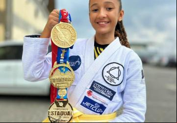 Gabi Yamaguchi, 12 anos, conquista mais um título estadual no jiu-jitsu. Divulgação