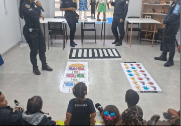 Agentes da Guarda Civil Municipal apresentam o projeto. Divulgação/PMAC