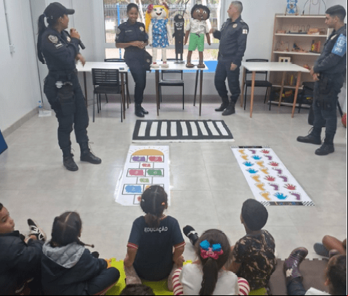 Guarda Civil de Arraial do Cabo leva projeto "Semáforo do Toque" às escolas e ensina prevenção de abuso infantil
