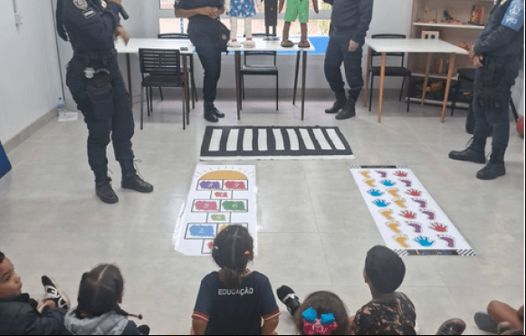 Guarda Civil de Arraial do Cabo leva projeto "Semáforo do Toque" às escolas e ensina prevenção de abuso infantil
